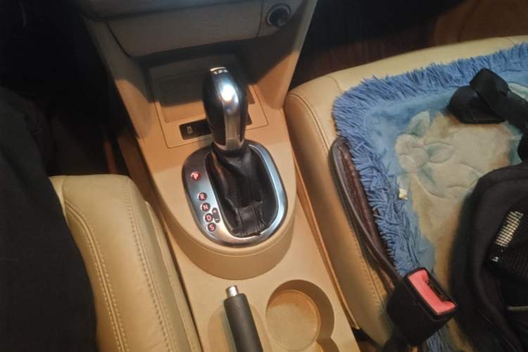 Used Volkswagen Touran 2013 1.4T DSG Comfort Edition 5-Seater Gear Lever