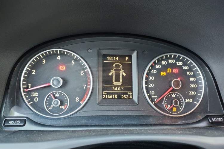 Used Volkswagen Touran 2013 1.4T DSG Crystal Edition 5-Seater Instrument Cluster