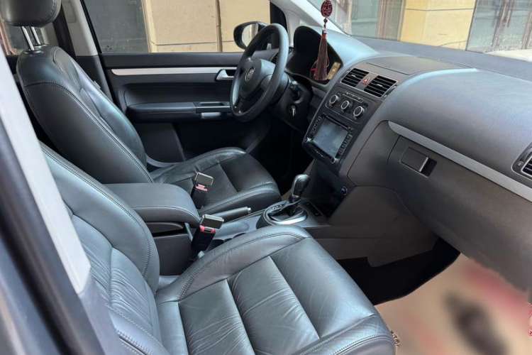 Used Volkswagen Touran 2013 1.4T DSG Comfort Edition 5-Seater Interior 3