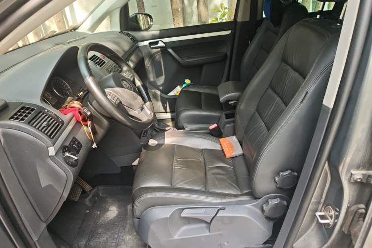 Used Volkswagen Touran 2013 1.4T DSG Smart Edition 5-seater Left Front Seat