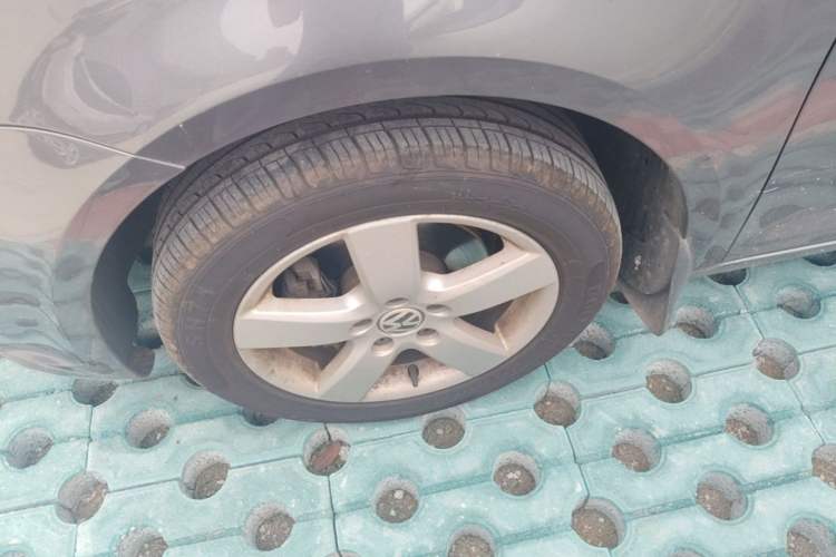 Used Volkswagen Touran 2013 1.4T Manual Fashion Edition 5 Seats Left Front Wheel Hub