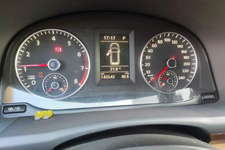 Used Volkswagen Touran 2013 1.4T DSG Smart Edition 5-seater Odometer Close Up