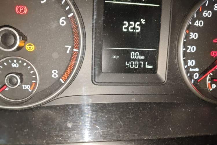 Used Volkswagen Touran 2013 1.4T DSG Comfort Edition 5-Seater Odometer Close Up