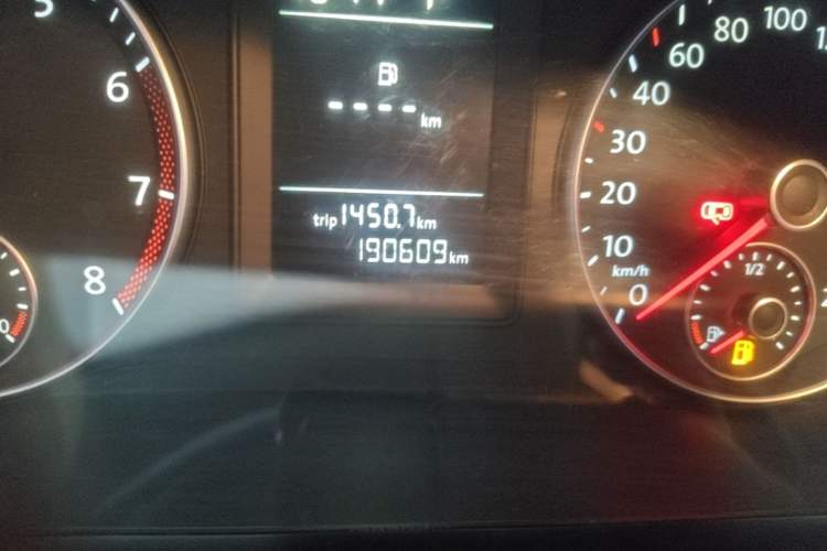 Used Volkswagen Touran 2013 1.4T DSG Comfort Edition 5-Seater Odometer Close Up