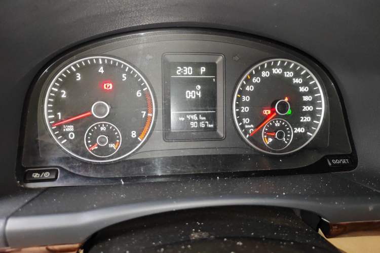 Used Volkswagen Touran 2013 1.4T DSG Comfort Edition 5-Seater Odometer Close Up