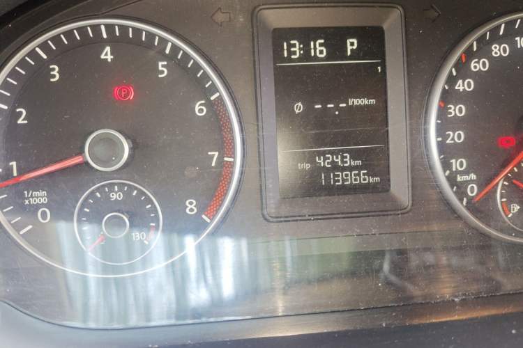 Used Volkswagen Touran 2013 1.4T DSG Comfort Edition 5-Seater Odometer Close Up