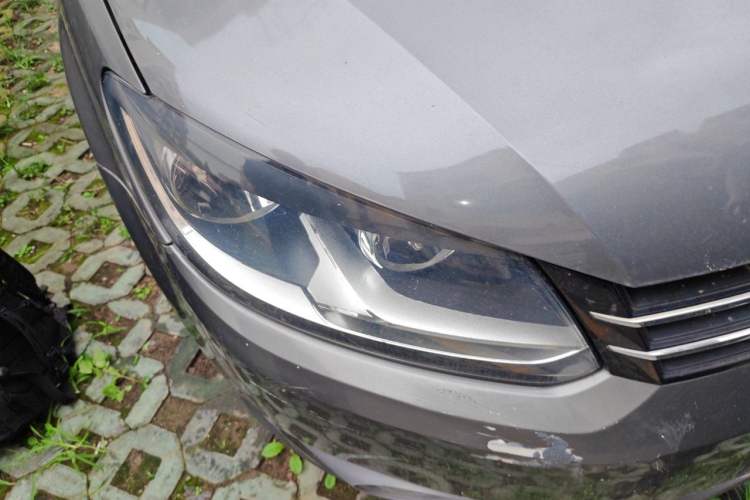 Used Volkswagen Touran 2013 1.4T DSG Comfort Edition 5-Seater Right Front Headlight