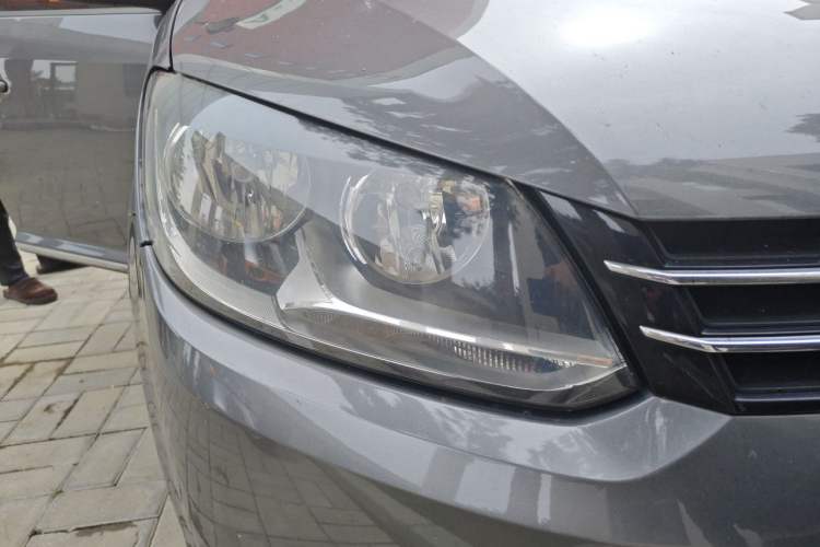 Used Volkswagen Touran 2013 1.4T DSG Comfort Edition 5-Seater Right Front Headlight