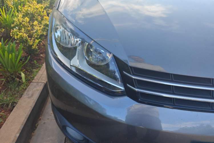 Used Volkswagen Touran 2013 1.4T Manual Fashion Edition 5 Seats Right Front Headlight