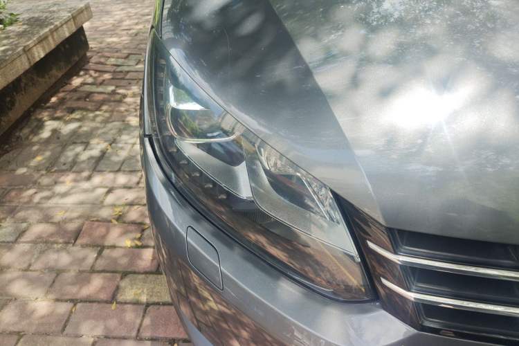 Used Volkswagen Touran 2013 1.4T DSG Comfort Edition 5-Seater Right Front Headlight