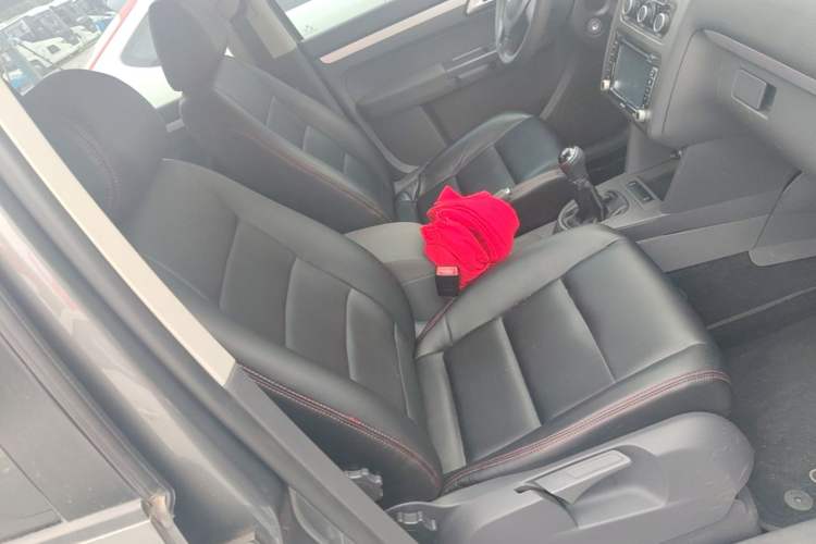 Used Volkswagen Touran 2013 1.4T Manual Fashion Edition 5 Seats Right Front Seat