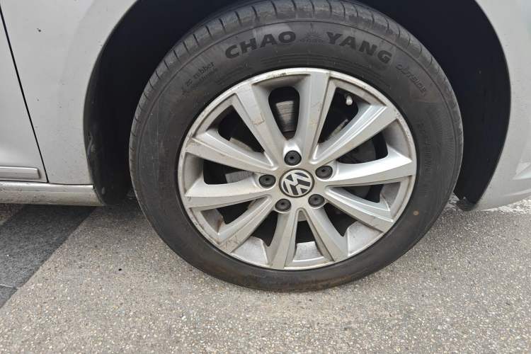 Used Volkswagen Touran 2013 1.4T DSG Crystal Edition 5-Seater Right Front Wheel Hub