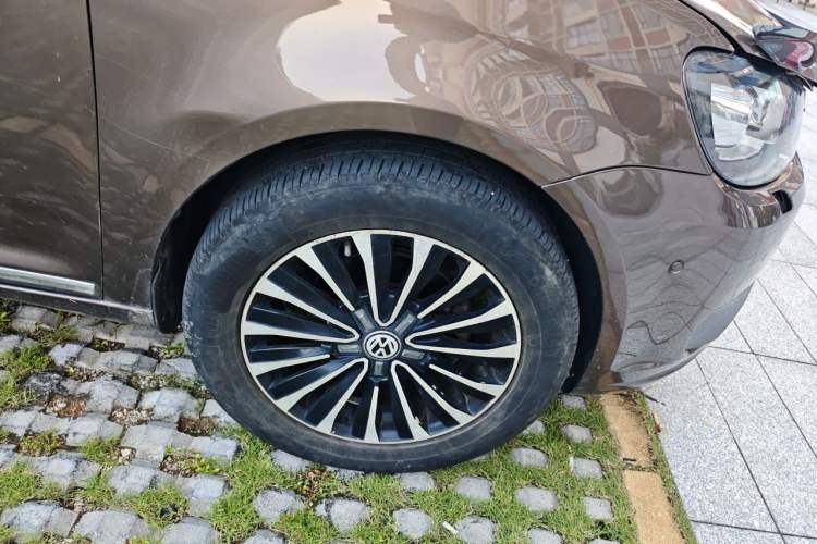Used Volkswagen Touran 2013 1.4T DSG Crystal Edition 5-Seater Right Front Wheel Hub