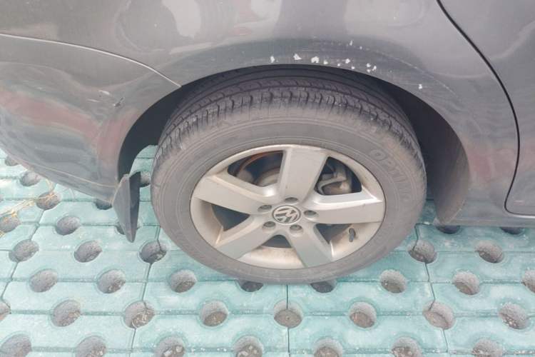 Used Volkswagen Touran 2013 1.4T Manual Fashion Edition 5 Seats Right Rear Wheel Hub