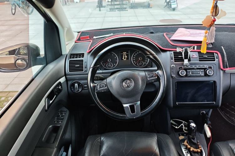 Used Volkswagen Touran 2013 1.4T DSG Crystal Edition 5-Seater Steering Wheel