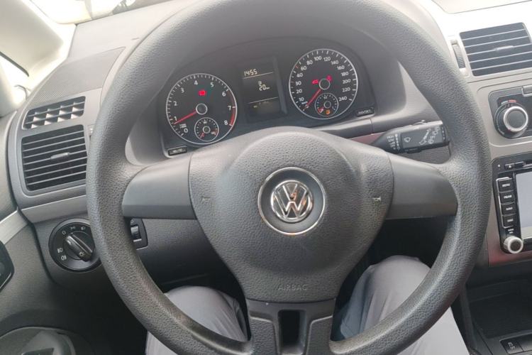 Used Volkswagen Touran 2013 1.4T Manual Fashion Edition 5 Seats Steering Wheel