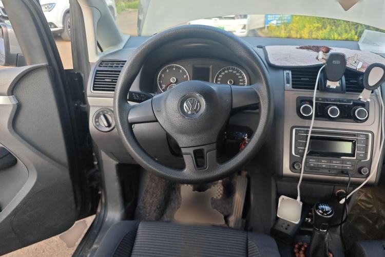 Used Volkswagen Touran 2013 1.4T Manual Fashion Edition 5 Seats Steering Wheel