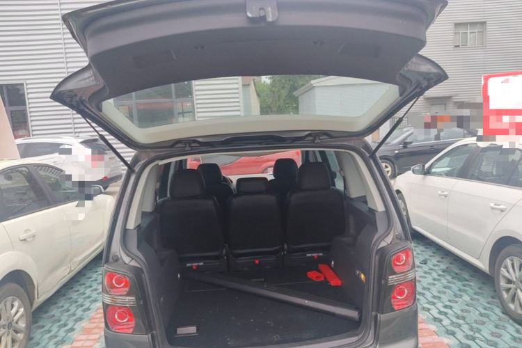 Used Volkswagen Touran 2013 1.4T Manual Fashion Edition 5 Seats Trunk