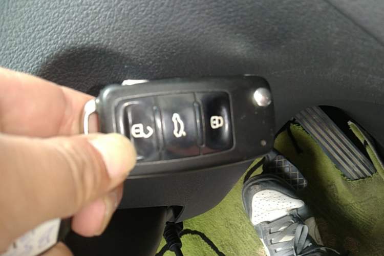 Used Volkswagen Touran 2013 1.4T DSG Comfort Edition 5-Seater Vehicle Key
