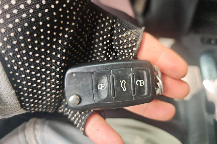 Used Volkswagen Touran 2013 1.4T DSG Smart Edition 5-seater Vehicle Key