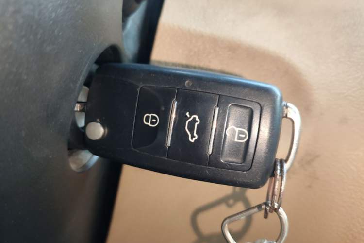 Used Volkswagen Touran 2013 1.4T DSG Comfort Edition 5-Seater Vehicle Key