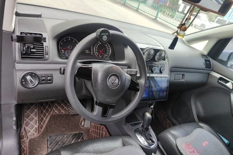 Used Volkswagen Touran 2013 1.4T DSG Comfort Edition 5-Seater Center Console