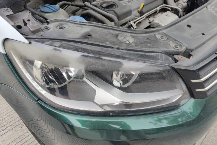 Used Volkswagen Touran 2013 1.4T DSG Comfort Edition 5-Seater Right Front Headlight