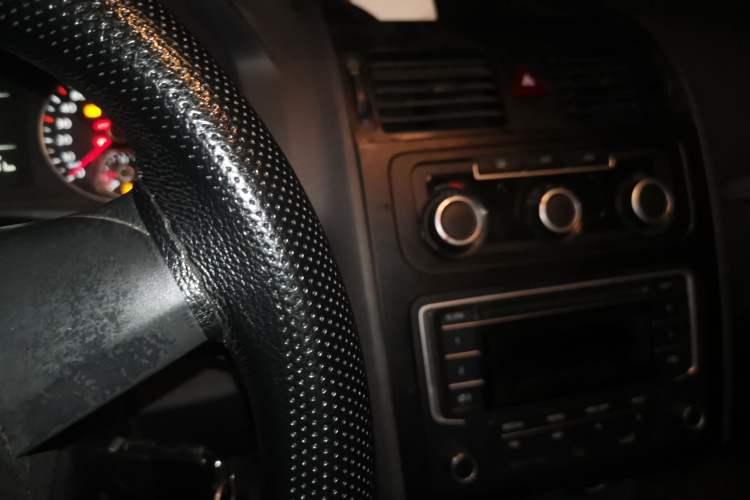 Used Volkswagen Touran 2013 1.4T Manual Fashion Edition 5 Seats Audio And AC Panel