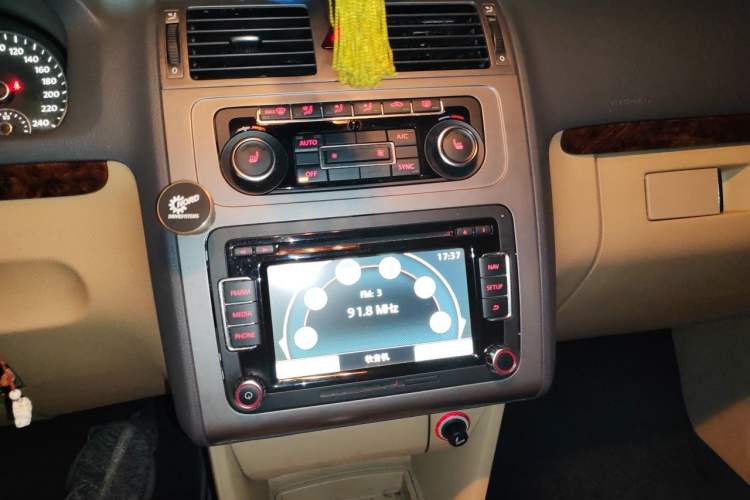 Used Volkswagen Touran 2013 1.4T DSG Crystal Edition 5-Seater Audio And AC Panel
