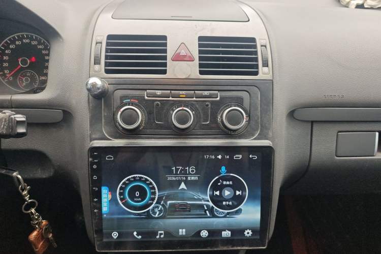Used Volkswagen Touran 2013 1.4T Manual Comfort Edition 5-Seater Audio And AC Panel