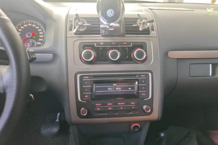 Used Volkswagen Touran 2013 1.4T DSG Comfort Edition 5-Seater Audio And AC Panel
