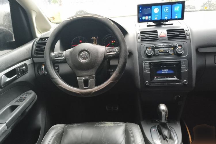 Used Volkswagen Touran 2013 1.4T DSG Smart Edition 5-seater Center Console