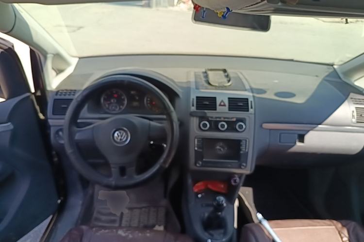 Used Volkswagen Touran 2013 1.4T Manual Fashion Edition 5 Seats Center Console