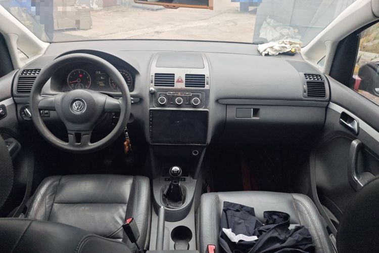 Used Volkswagen Touran 2013 1.4T Manual Comfort Edition 5-Seater Center Console