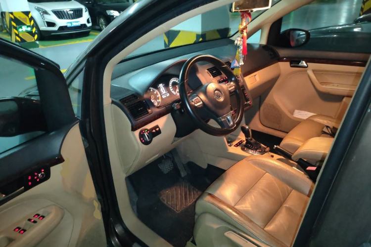 Used Volkswagen Touran 2013 1.4T DSG Crystal Edition 5-Seater Driver Seat