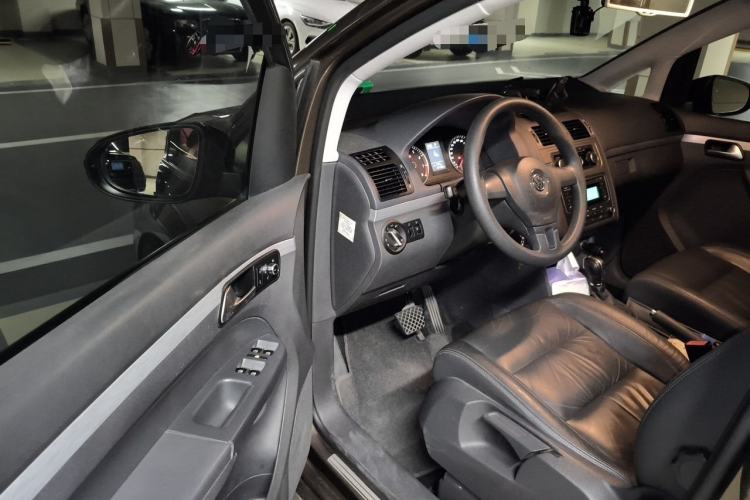 Used Volkswagen Touran 2013 1.4T DSG Comfort Edition 5-Seater Driver Seat