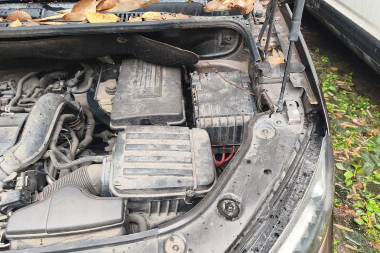 Used Volkswagen Touran 2013 1.4T DSG Smart Edition 5-seater Engine Bay Left