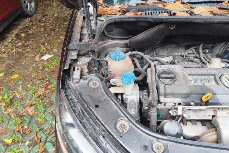 Used Volkswagen Touran 2013 1.4T DSG Smart Edition 5-seater Engine Bay Right