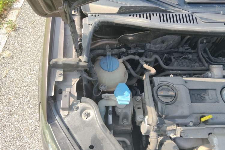 Used Volkswagen Touran 2013 1.4T DSG Comfort Edition 5-Seater Engine Bay Right