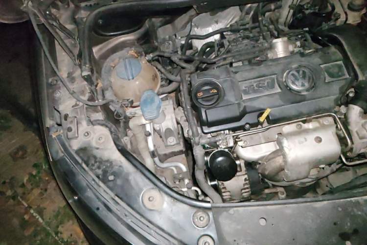 Used Volkswagen Touran 2013 1.4T DSG Smart Edition 7-Seater Engine Bay Right