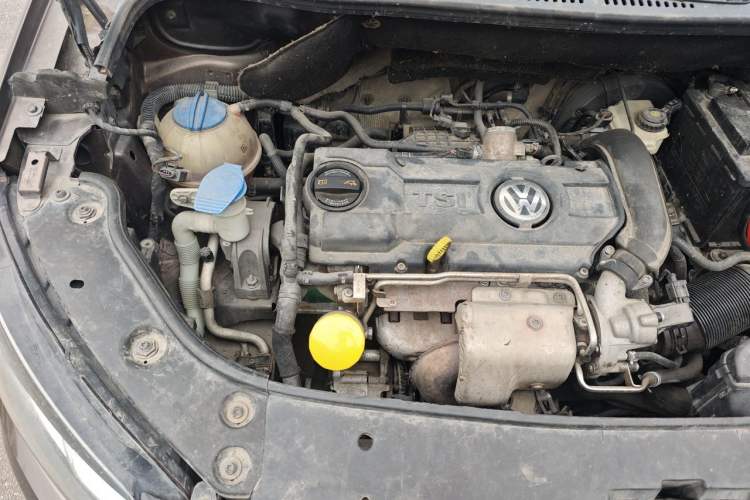 Used Volkswagen Touran 2013 1.4T Manual Comfort Edition 5-Seater Engine Bay Right