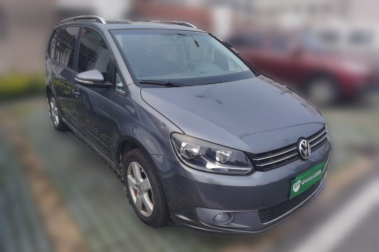 Used Volkswagen Touran 2013 1.4T DSG Comfort Edition 5-Seater Front Right 45 Deg