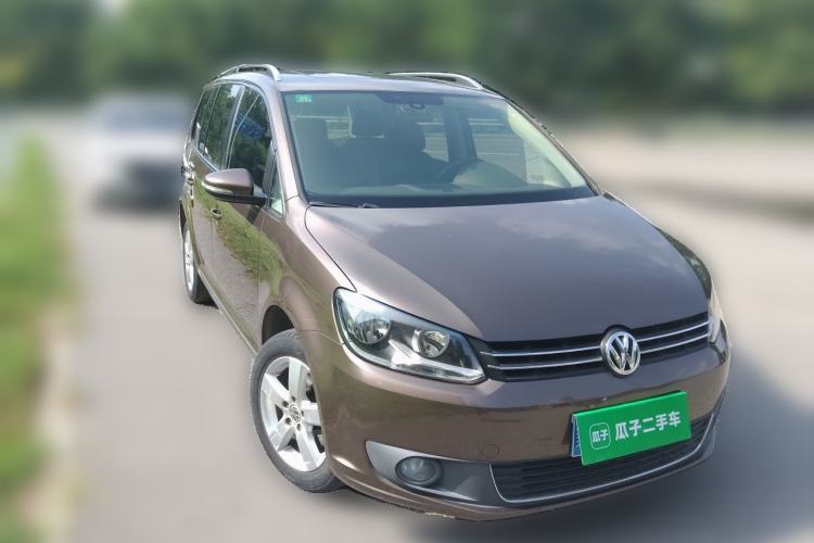 Used Volkswagen Touran 2013 1.4T DSG Comfort Edition 5-Seater Front Right 45 Deg