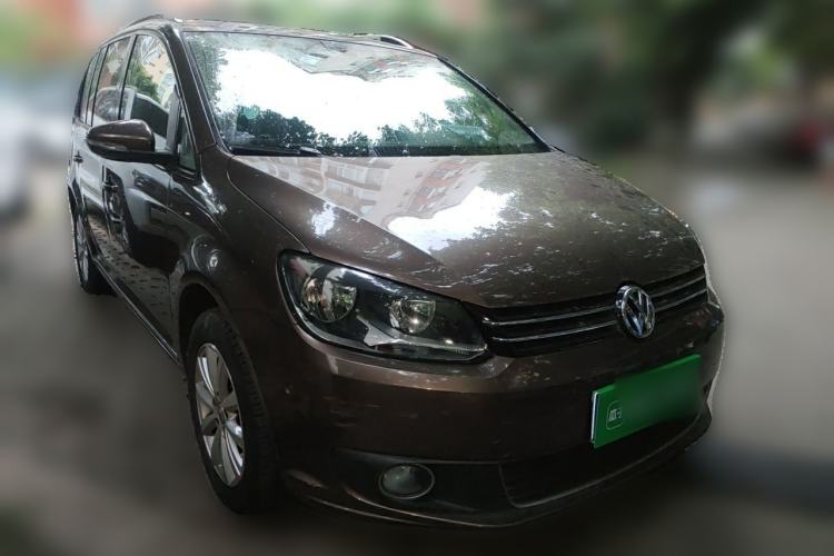 Used Volkswagen Touran 2013 1.4T DSG Smart Edition 7-Seater Front Right 45 Deg