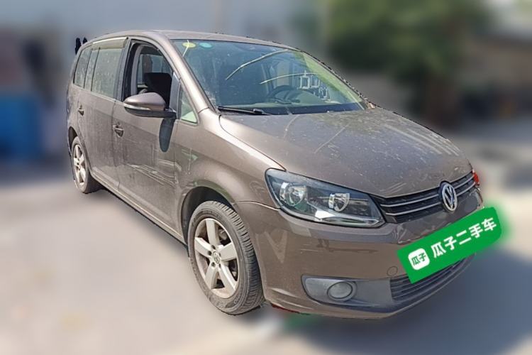 Used Volkswagen Touran 2013 1.4T Manual Fashion Edition 5 Seats Front Right 45 Deg