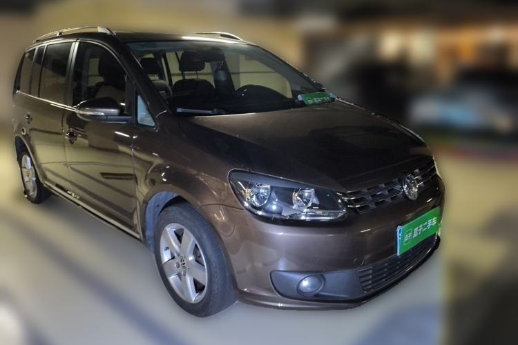 Used Volkswagen Touran 2013 1.4T DSG Comfort Edition 5-Seater Front Right 45 Deg