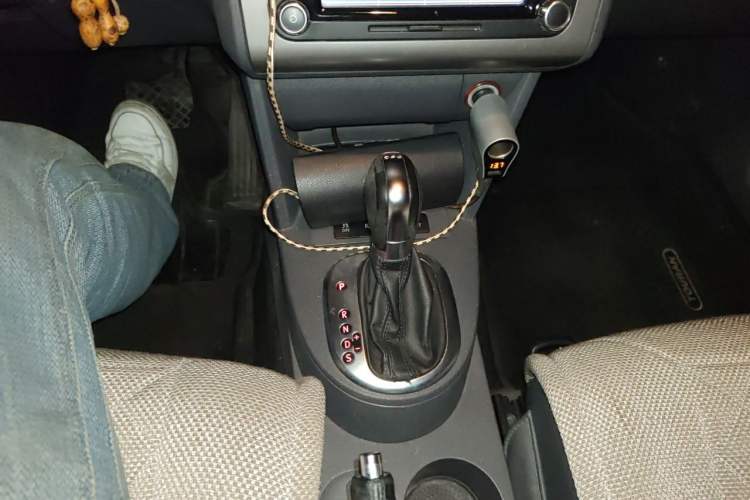 Used Volkswagen Touran 2013 1.4T DSG Smart Edition 7-Seater Gear Lever