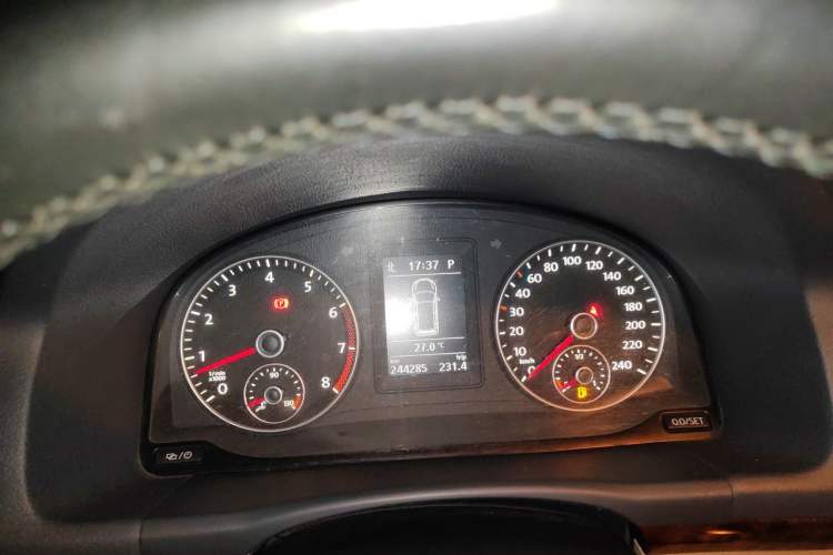 Used Volkswagen Touran 2013 1.4T DSG Crystal Edition 5-Seater Instrument Cluster