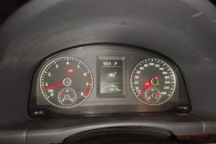Used Volkswagen Touran 2013 1.4T DSG Comfort Edition 5-Seater Instrument Cluster