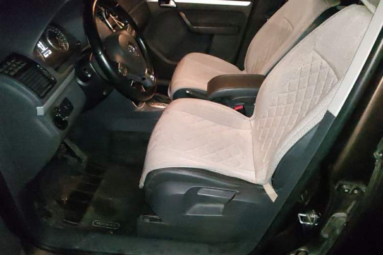 Used Volkswagen Touran 2013 1.4T DSG Smart Edition 7-Seater Left Front Seat